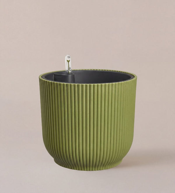 Green Pot with Self-Watering Insert (14cm)