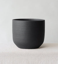 Broadway Charcoal Pot 19cm Image