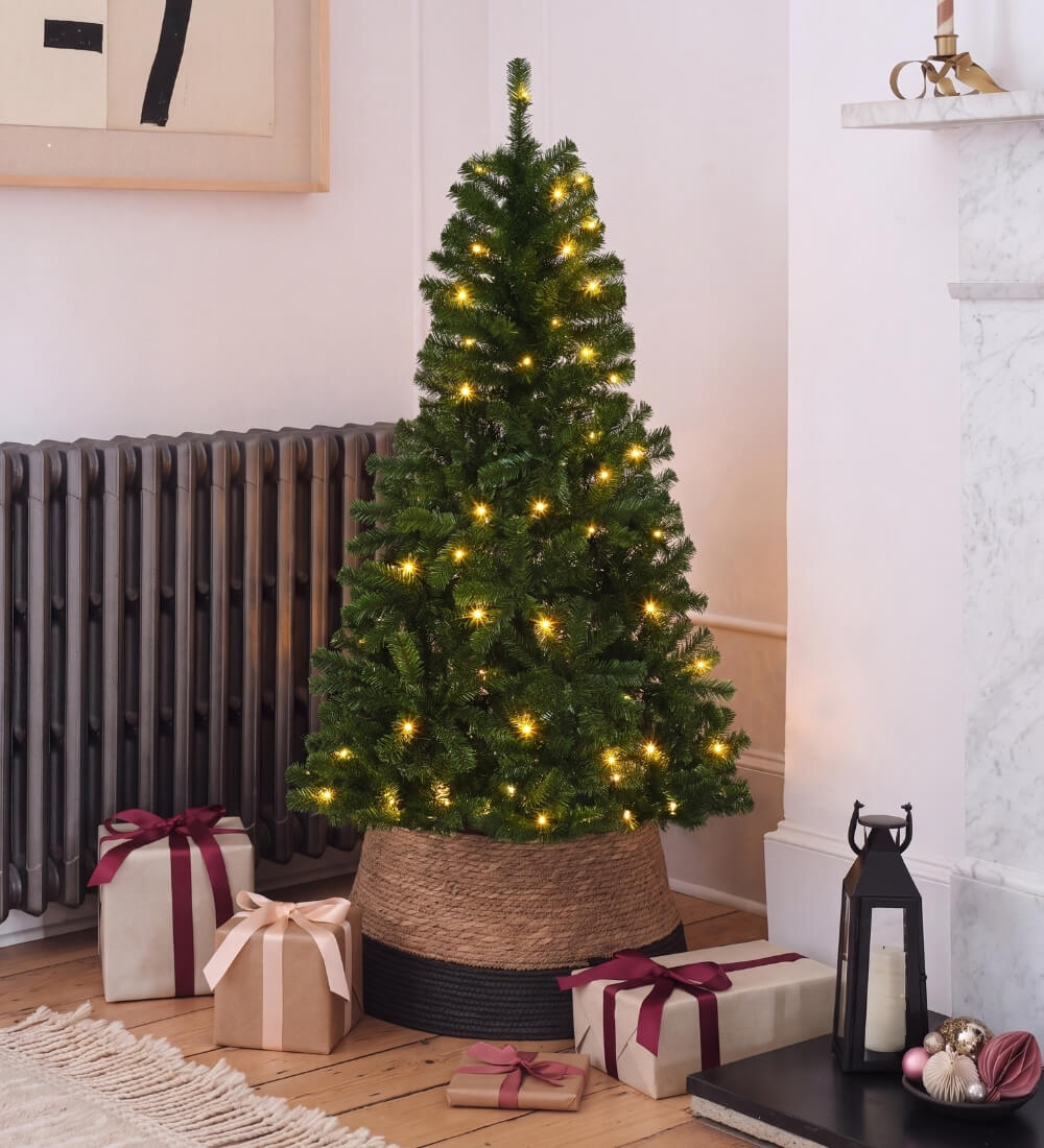 6ft Pre-Lit Christmas Tree