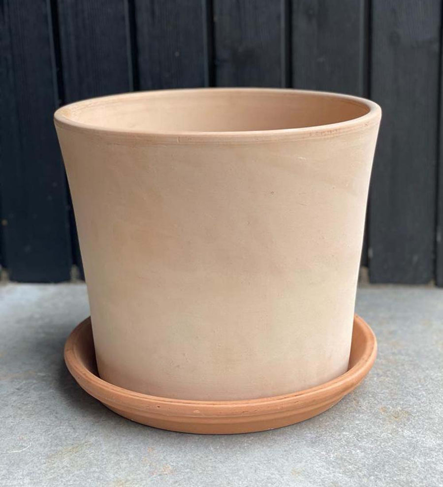 Contemporary Terracotta Pot with Saucer (25cm)