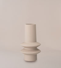Isold Vase Image