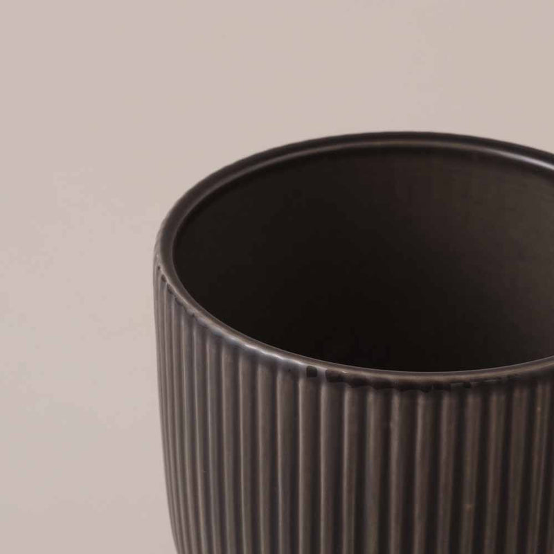 Grey Ribbed Ceramic Pot (13cm)