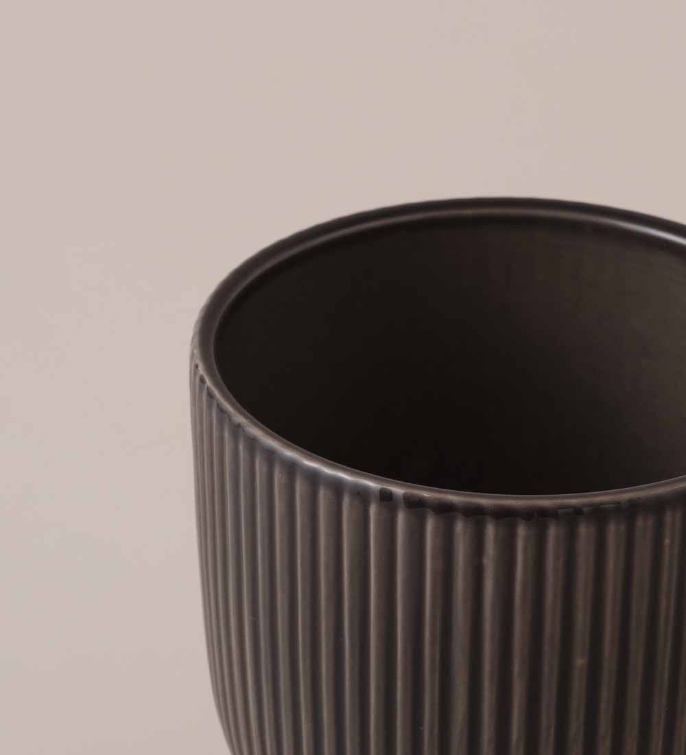 Grey Ribbed Ceramic Pot (13cm)