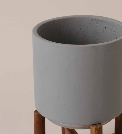 Standing Concrete Planter (19cm)